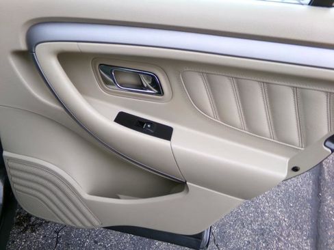 Used 2016 Ford Taurus SE image 34