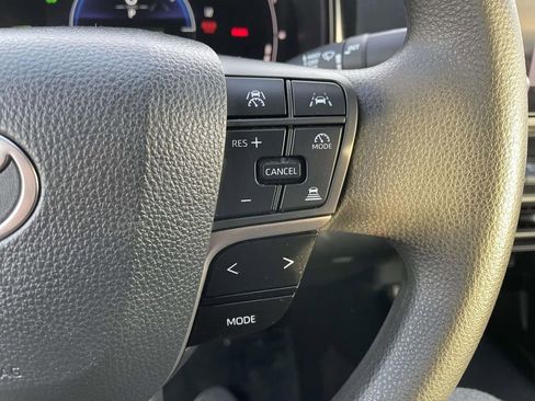 Used 2025 Toyota Camry LE image 33