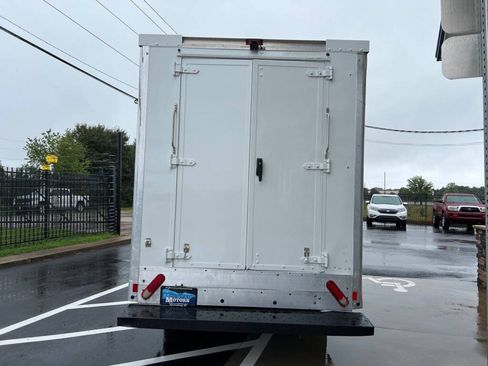 Used 2017 Chevrolet Express 3500 image 5