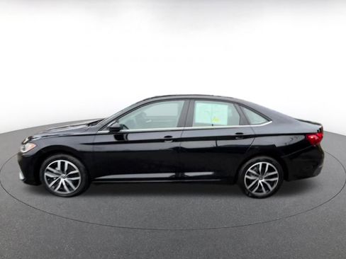 Used 2025 Volkswagen Jetta SE image 9