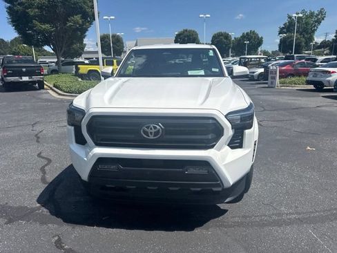 Used 2025 Toyota Tacoma SR5 AWD/4WD image 10