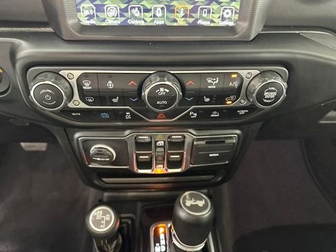 Used 2021 Jeep Wrangler Unlimited Sahara image 24