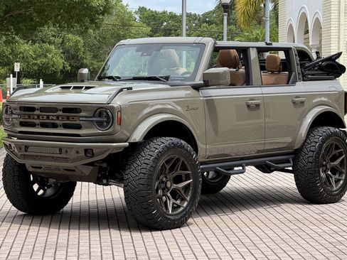 Used 2025 Ford Bronco Outer Banks AWD/4WD image 5