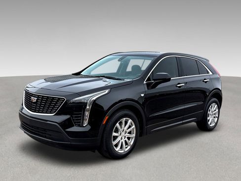 Used 2019 Cadillac XT4 Luxury w/ Trailering Package image 3