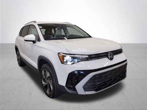 New 2025 Volkswagen Taos SE image 4