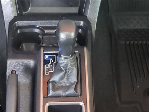 Used 2020 Toyota Tacoma SR5 RWD image 12