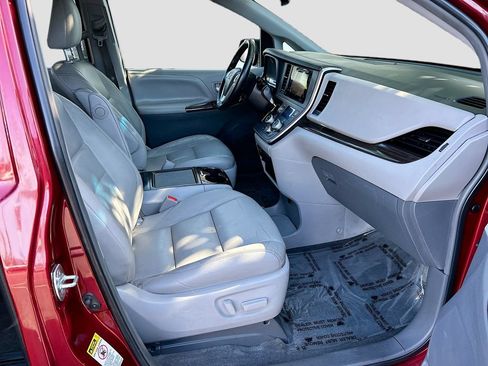 Used 2015 Toyota Sienna XLE w/ XLE Navigation Package FWD image 30