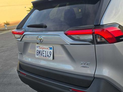 Used 2019 Toyota RAV4 XLE image 10