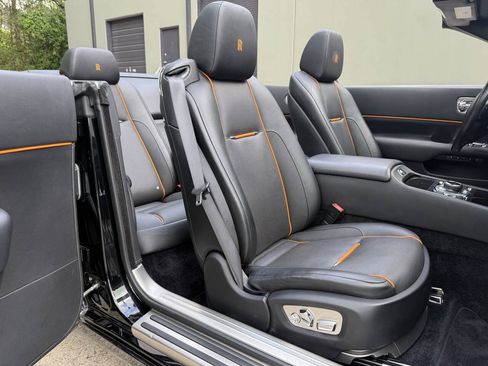 Used 2018 Rolls-Royce Dawn RWD image 31