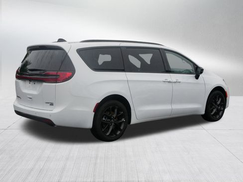 New 2026 Chrysler Pacifica Limited w/ S Appearance Package image 7