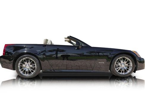 Used 2004 Cadillac XLR image 2