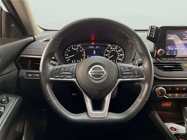 Used 2022 Nissan Altima 2.5 SR w/ Midnight Edition Package AWD/4WD image 11
