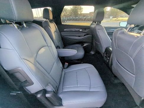 Used 2023 Buick Enclave Essence w/ Sport Touring Edition FWD image 4