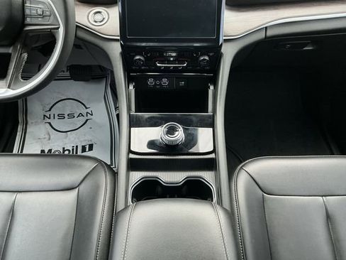 Used 2024 Jeep Grand Cherokee Limited RWD image 30