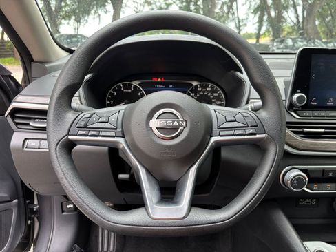 Used 2025 Nissan Altima 2.5 SV FWD image 28