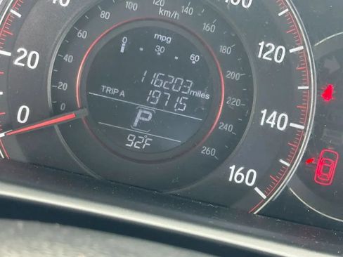 Used 2017 Honda Accord Sport image 2
