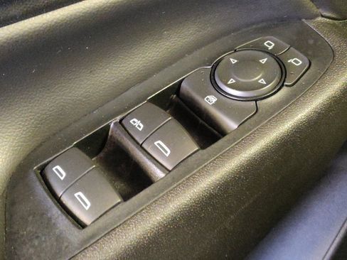 Used 2018 Chevrolet Equinox LT FWD image 32