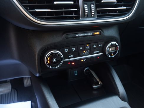 Used 2020 Ford Escape SEL image 12