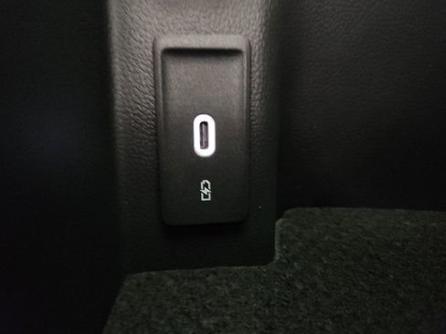 Certified 2025 Volkswagen Atlas Cross Sport SEL image 27