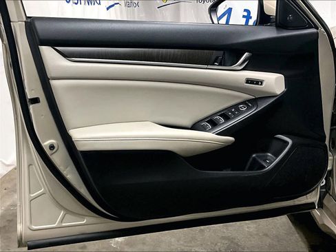 Used 2018 Honda Accord EX-L image 9
