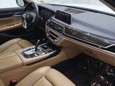 Used 2022 BMW 740i xDrive w/ Premium Package AWD/4WD image 10