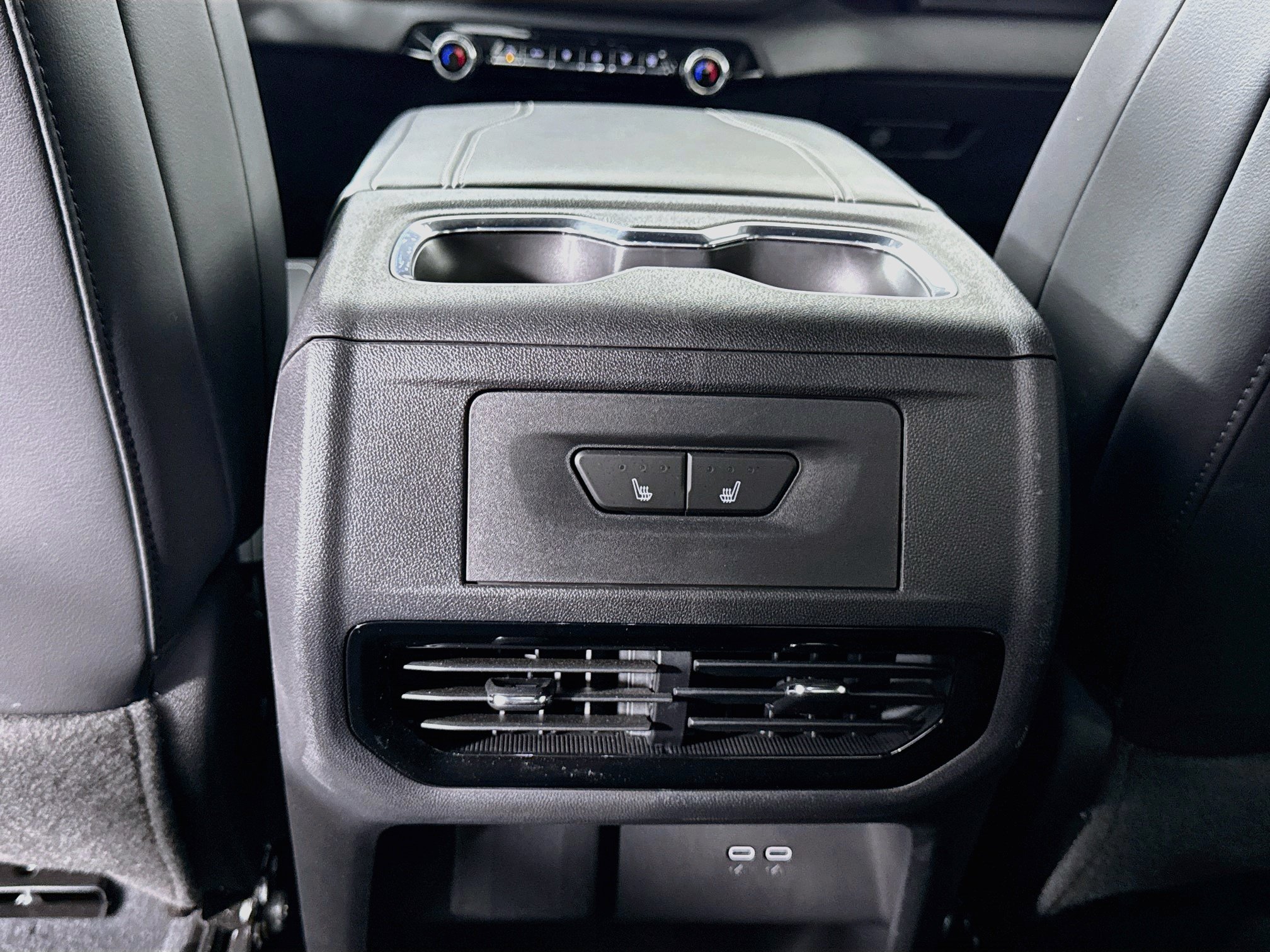 Used 2025 Chevrolet Silverado EV LT AWD/4WD image 27