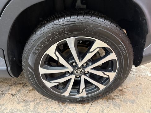 Used 2024 Toyota Corolla Cross XLE w/ Convenience Package image 8