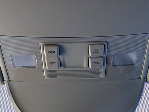 Certified 2025 Volkswagen Taos SE w/ Black Wheel Package image 24