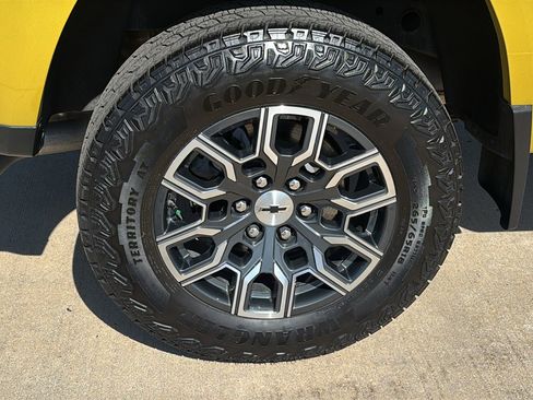 Used 2023 Chevrolet Colorado Z71 w/ Z71 Convenience Package 2 image 11