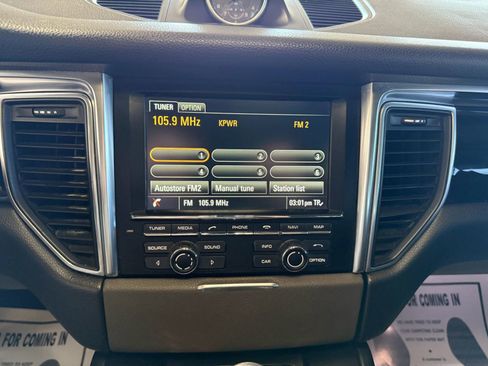 Used 2015 Porsche Macan S image 17