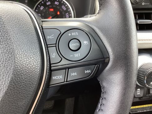 Used 2021 Toyota RAV4 XLE Premium FWD image 20