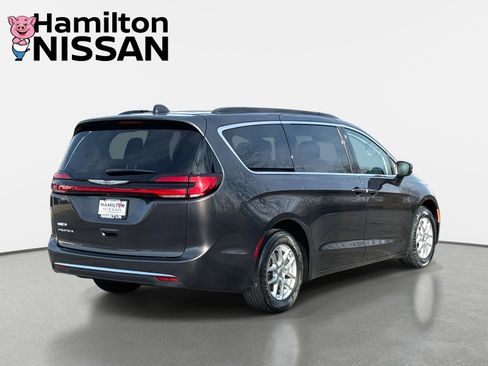Used 2022 Chrysler Pacifica Touring-L image 2