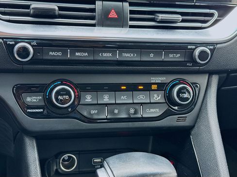 Used 2022 Kia Niro LXS image 12