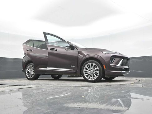 Used 2024 Buick Envision Avenir image 44