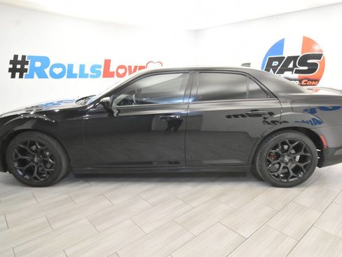 Used 2019 Chrysler 300 S w/ S Model Appearance Package RWD image 2