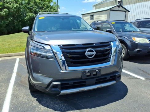 Used 2023 Nissan Pathfinder SL w/ SL Premium Package AWD/4WD image 9