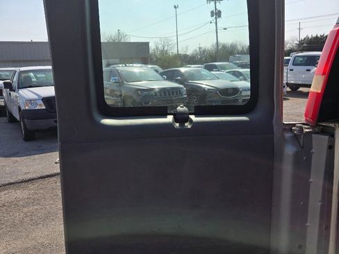 Used 2006 GMC Savana 1500 Passenger image 19