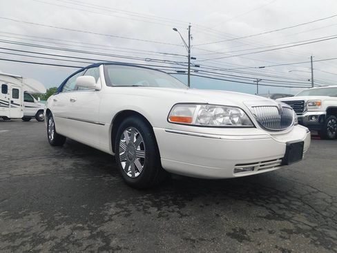 Used 2003 Lincoln Town Car Cartier RWD image 25