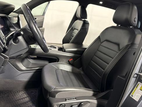 Certified 2024 Volkswagen Atlas Cross Sport SEL R-Line AWD/4WD image 10