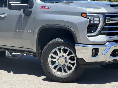 Used 2025 Chevrolet Silverado 2500 LTZ w/ LTZ Premium Package AWD/4WD image 3