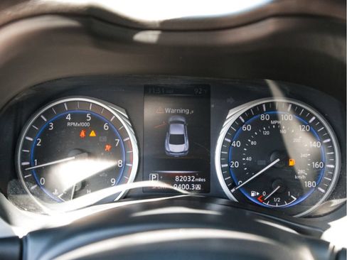 Used 2018 INFINITI Q60 3.0t Luxe RWD image 16