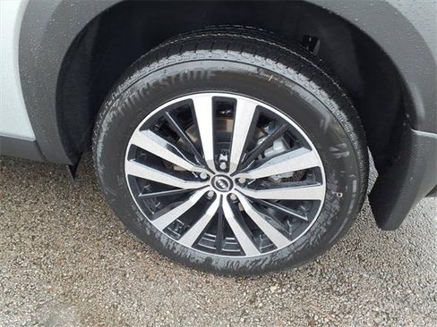 New 2025 Nissan Pathfinder Platinum image 4