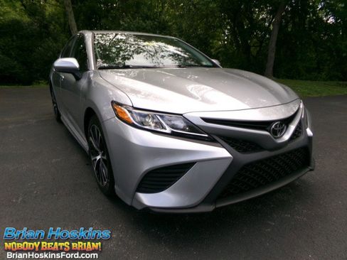 Used 2019 Toyota Camry SE FWD image 1