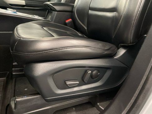 Certified 2021 Ford Explorer XLT w/ Equipment Group 202A image 18