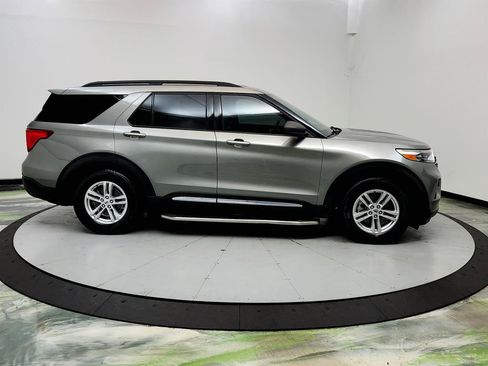 Used 2020 Ford Explorer XLT RWD image 4