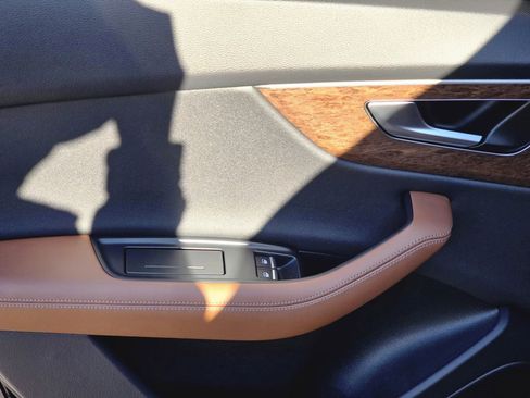 Used 2024 Audi Q8 Premium Plus w/ Premium Plus Package image 10