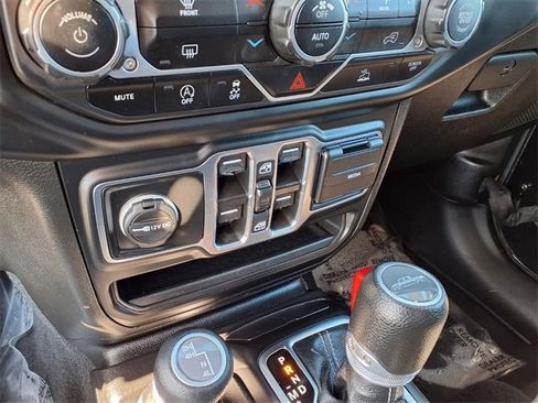 Used 2023 Jeep Gladiator Overland image 9