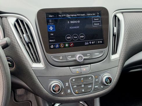 Used 2024 Chevrolet Malibu LT FWD image 11