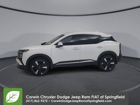 Used 2025 Nissan Kicks SR w/ Illumination Package image 7