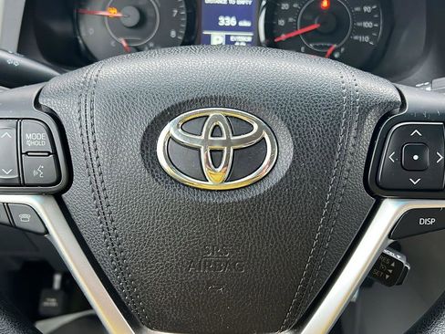 Used 2016 Toyota Sienna LE image 28